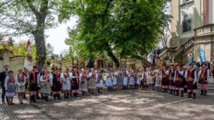 Parafialno-Gminna Orkiestra Dęta w Zielonkach podczas procesji na Skałkę